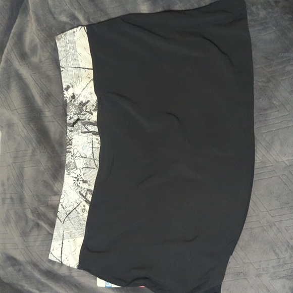 Two Pair of Brooks Women's Running Skorts - Picture 5 of 16